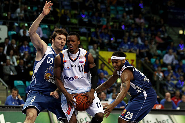 萨维奇等 萨维奇等